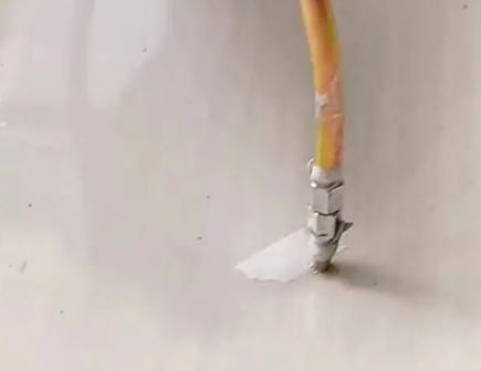 围场瓷砖空鼓维修公司专业解答在瓷砖铺贴过程中，如果使用的砂料过粗（如全部使用了粗砂），可能会导致以下问题